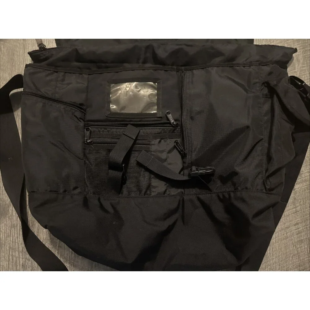 LL Bean Messenger Bag Mens Nylon Black Flap Laptop Carrying Buckle Travel LARGE